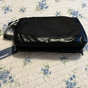 NWT BAGSMART TOILETRY BAG FOR MEN
